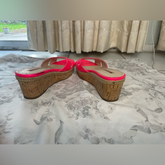 Authentic Prada platform sandals in neon hot pink in patent leather - Picture 3 of 15